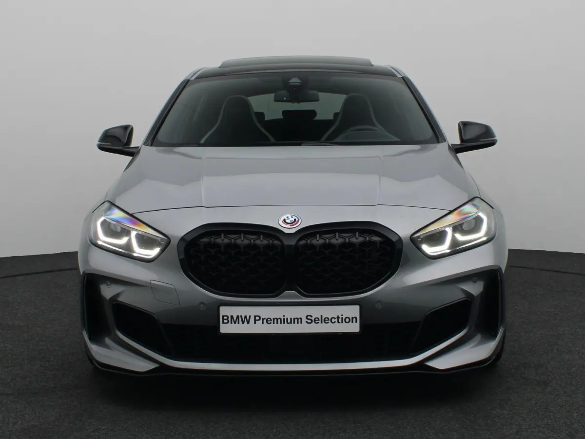 5-deurs M135i xDrive | LED | Leder | HUD | Schuifdak | Elektr. zetels | DAB | Harman-kardon sound | Alu 19 Inch