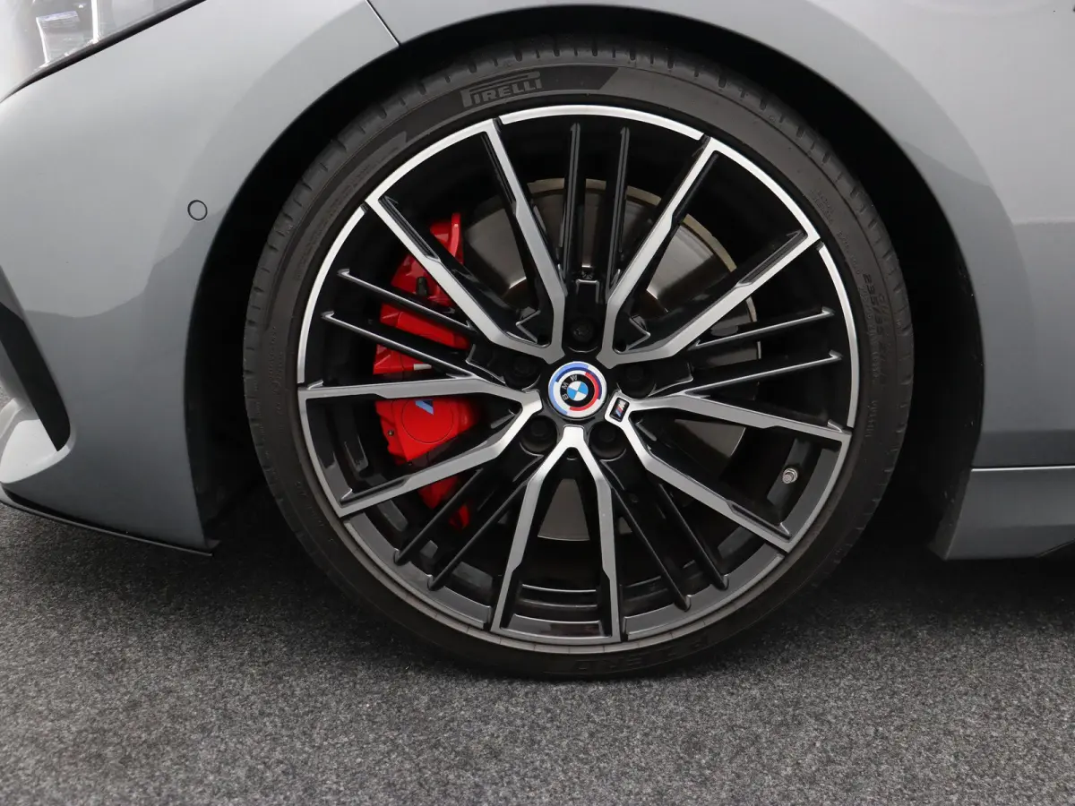 5-deurs M135i xDrive | LED | Leder | HUD | Schuifdak | Elektr. zetels | DAB | Harman-kardon sound | Alu 19 Inch