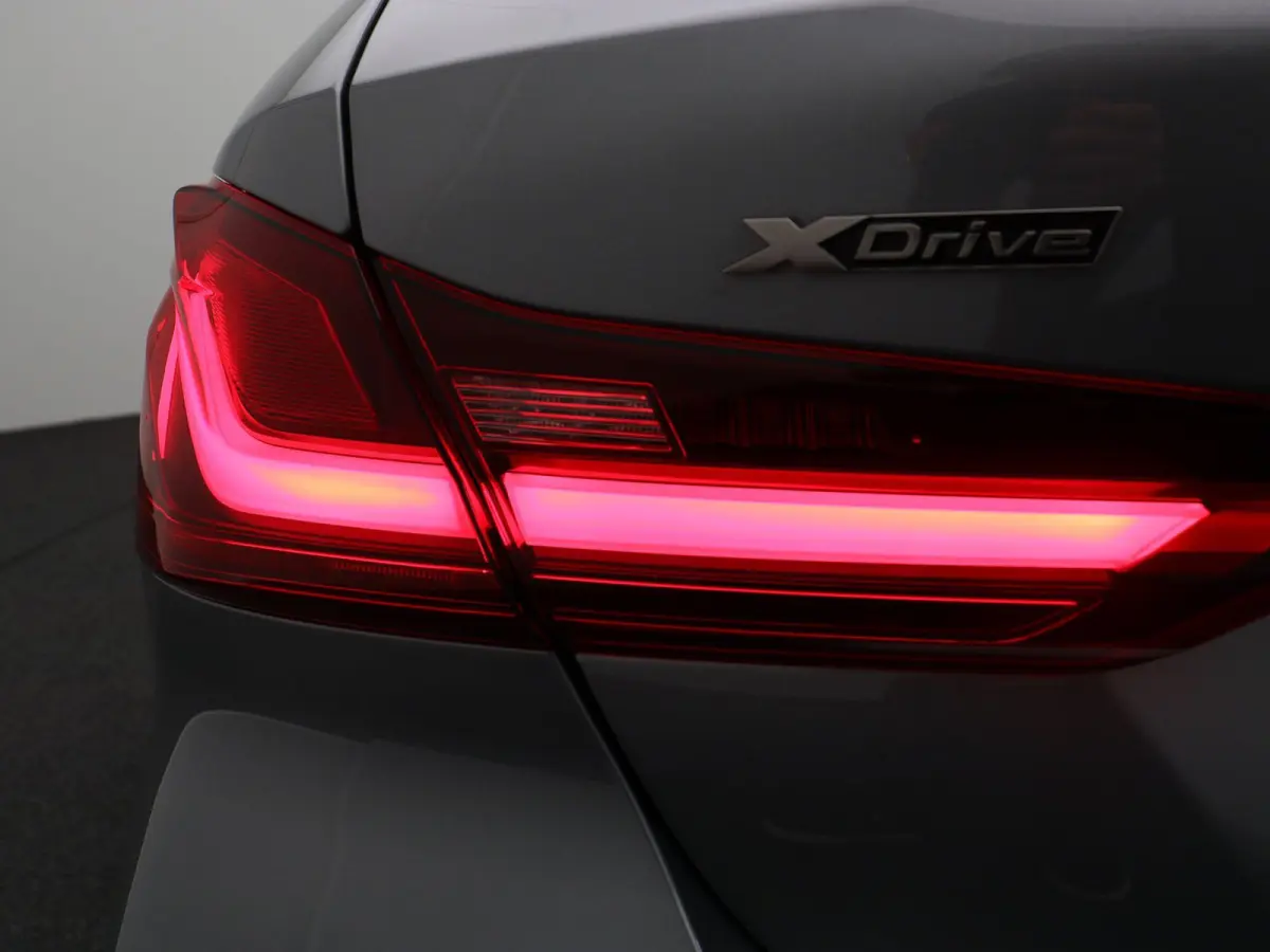 5-deurs M135i xDrive | LED | Leder | HUD | Schuifdak | Elektr. zetels | DAB | Harman-kardon sound | Alu 19 Inch