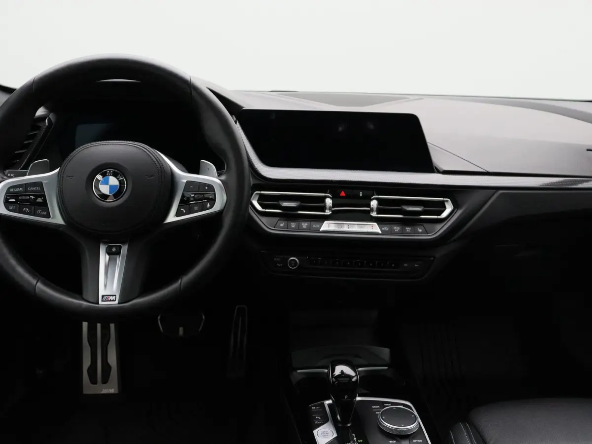 5-deurs M135i xDrive | LED | Leder | HUD | Schuifdak | Elektr. zetels | DAB | Harman-kardon sound | Alu 19 Inch