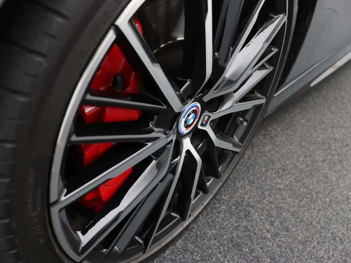 5-deurs M135i xDrive | LED | Leder | HUD | Schuifdak | Elektr. zetels | DAB | Harman-kardon sound | Alu 19 Inch