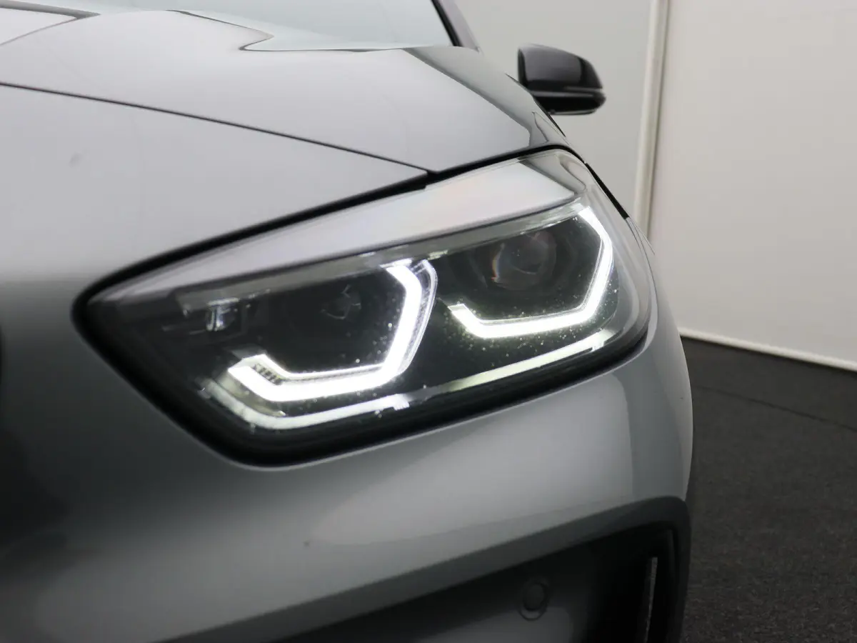 5-deurs M135i xDrive | LED | Leder | HUD | Schuifdak | Elektr. zetels | DAB | Harman-kardon sound | Alu 19 Inch
