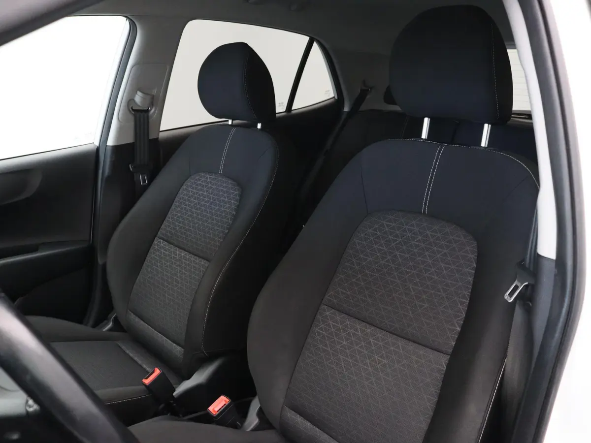 1.0 MPi DynamicPlusLine | Achteruitrijcamera | Climate Control | Apple Carplay & Android Auto |
