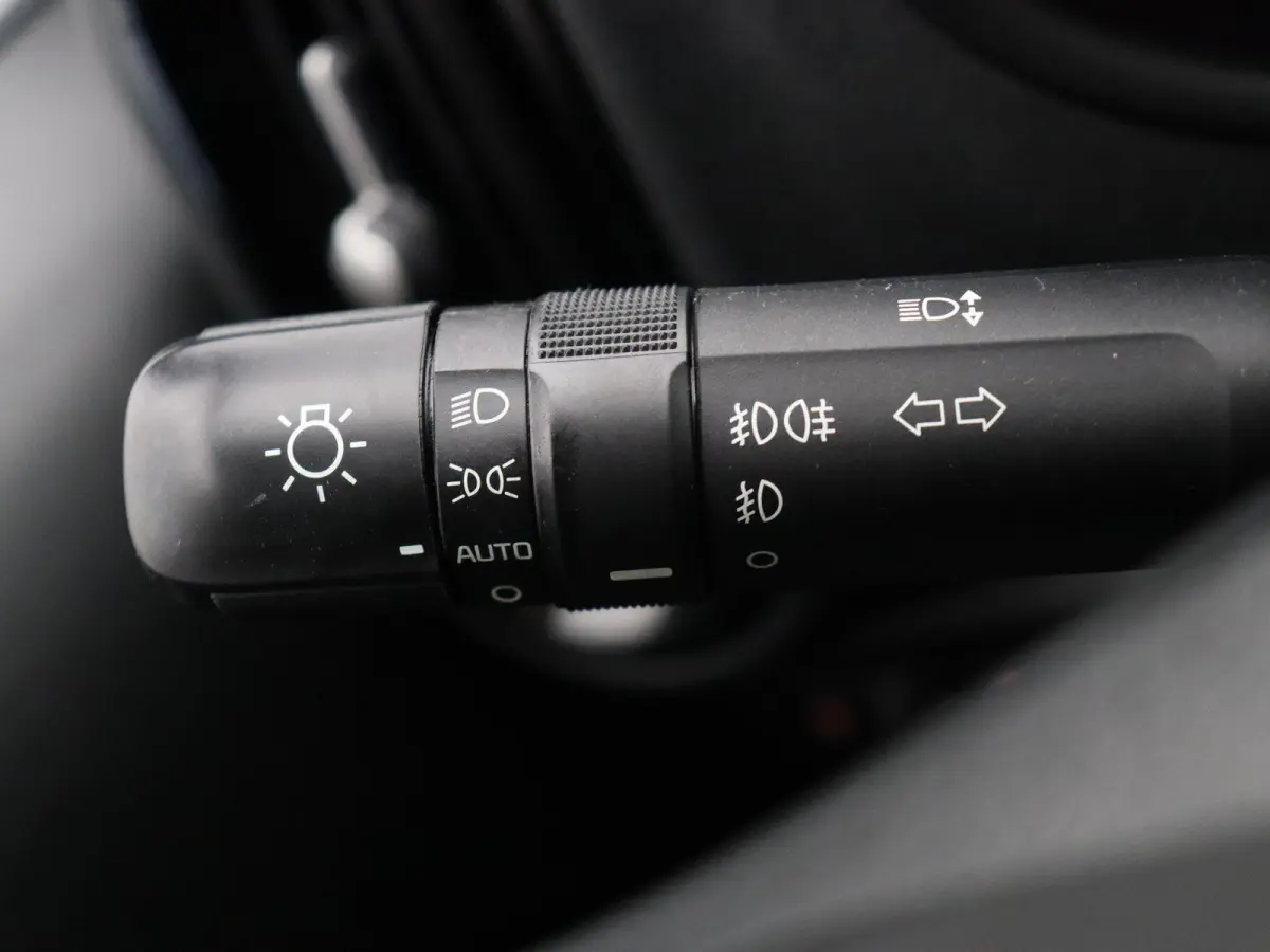 1.0 MPi DynamicPlusLine | Achteruitrijcamera | Climate Control | Apple Carplay & Android Auto |