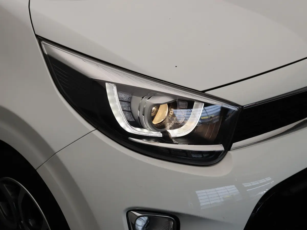 1.0 MPi DynamicPlusLine | Achteruitrijcamera | Climate Control | Apple Carplay & Android Auto |