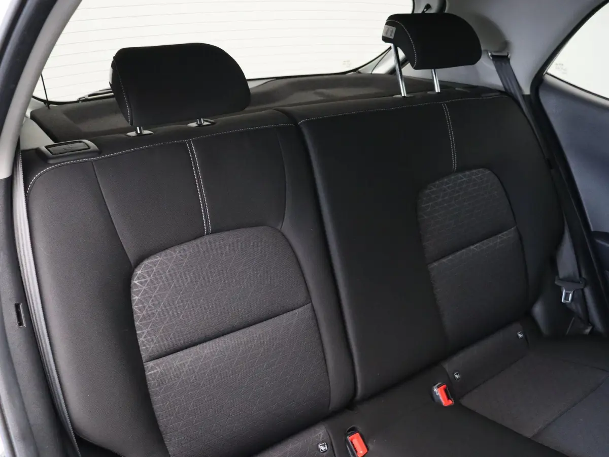 1.0 MPi DynamicPlusLine | Achteruitrijcamera | Climate Control | Apple Carplay & Android Auto |