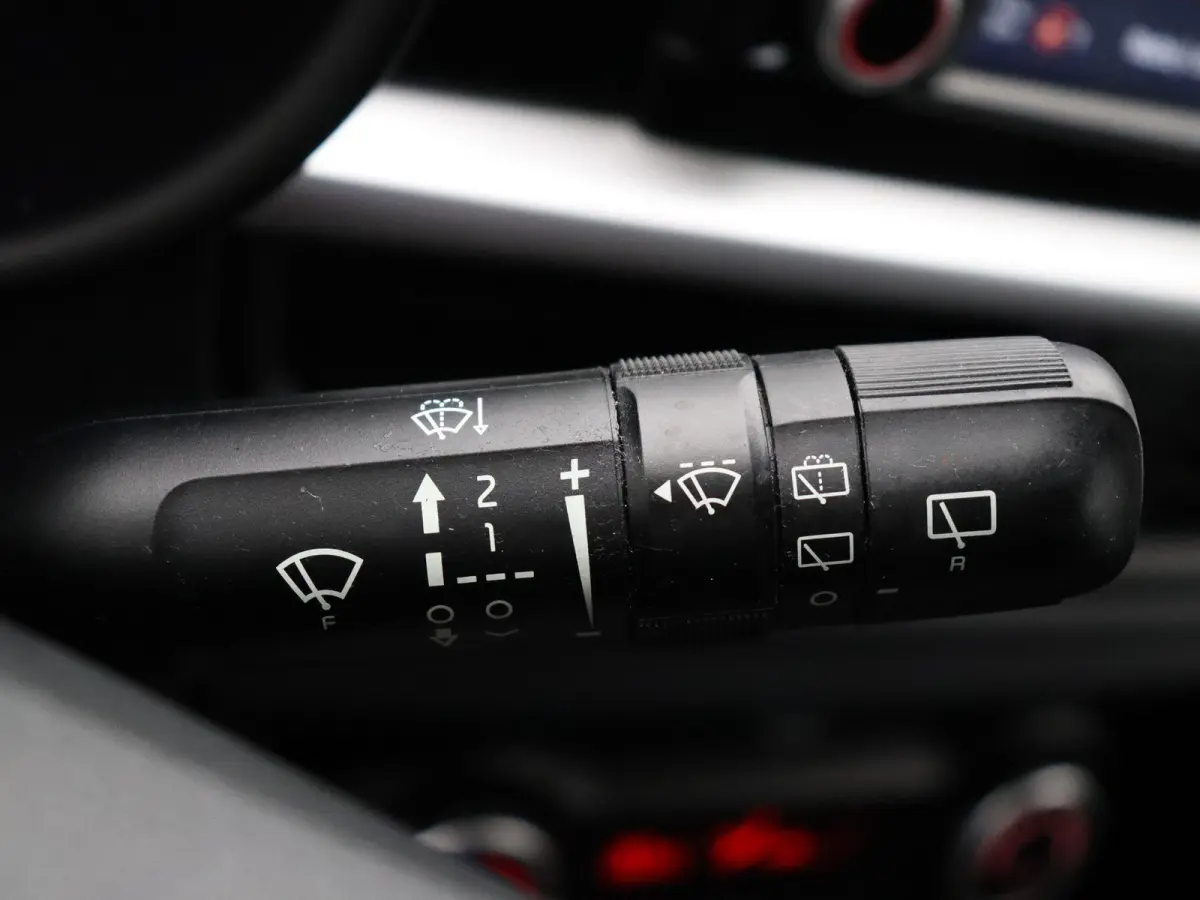 1.0 MPi DynamicPlusLine | Achteruitrijcamera | Climate Control | Apple Carplay & Android Auto |