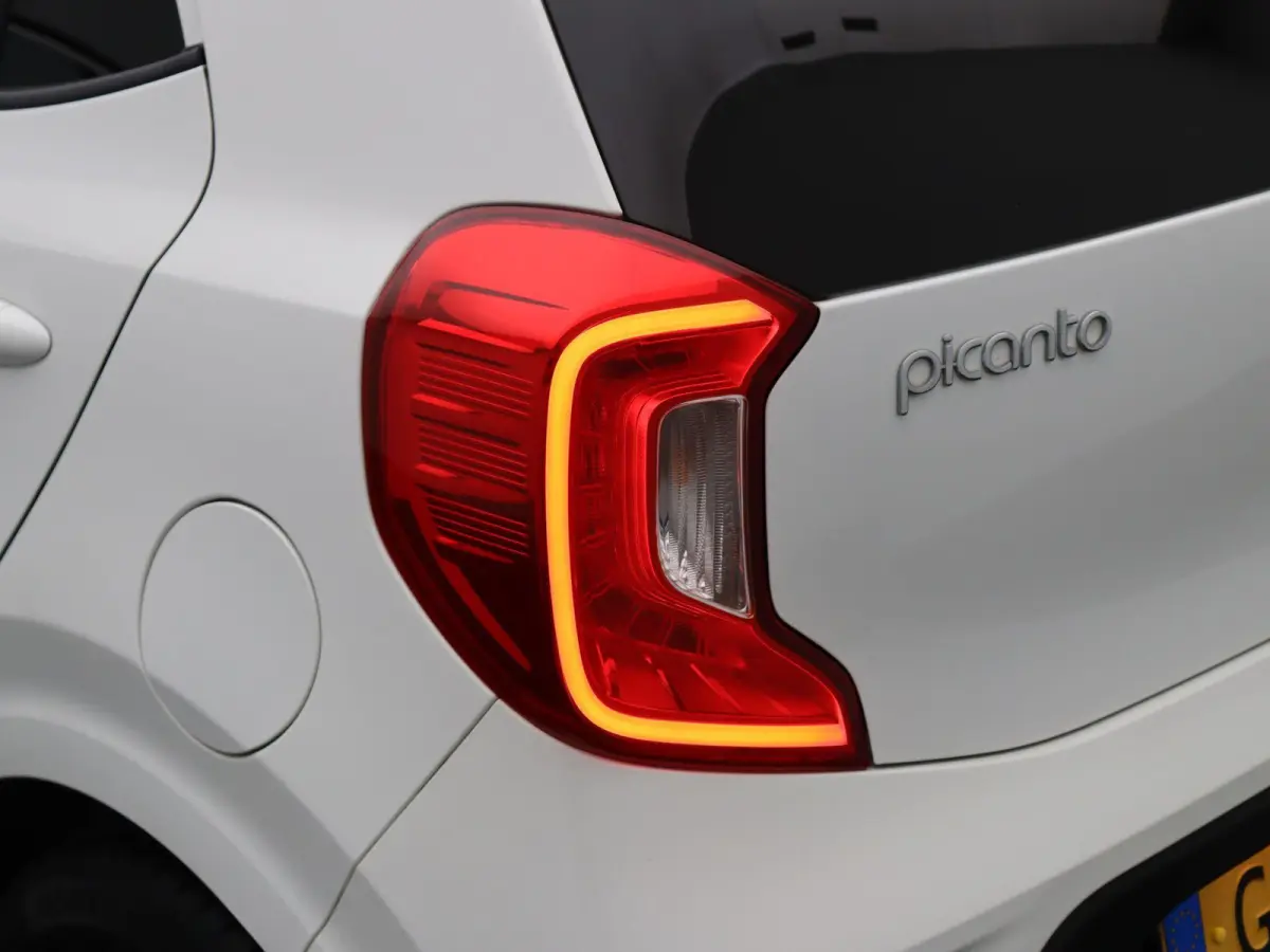 1.0 MPi DynamicPlusLine | Achteruitrijcamera | Climate Control | Apple Carplay & Android Auto |