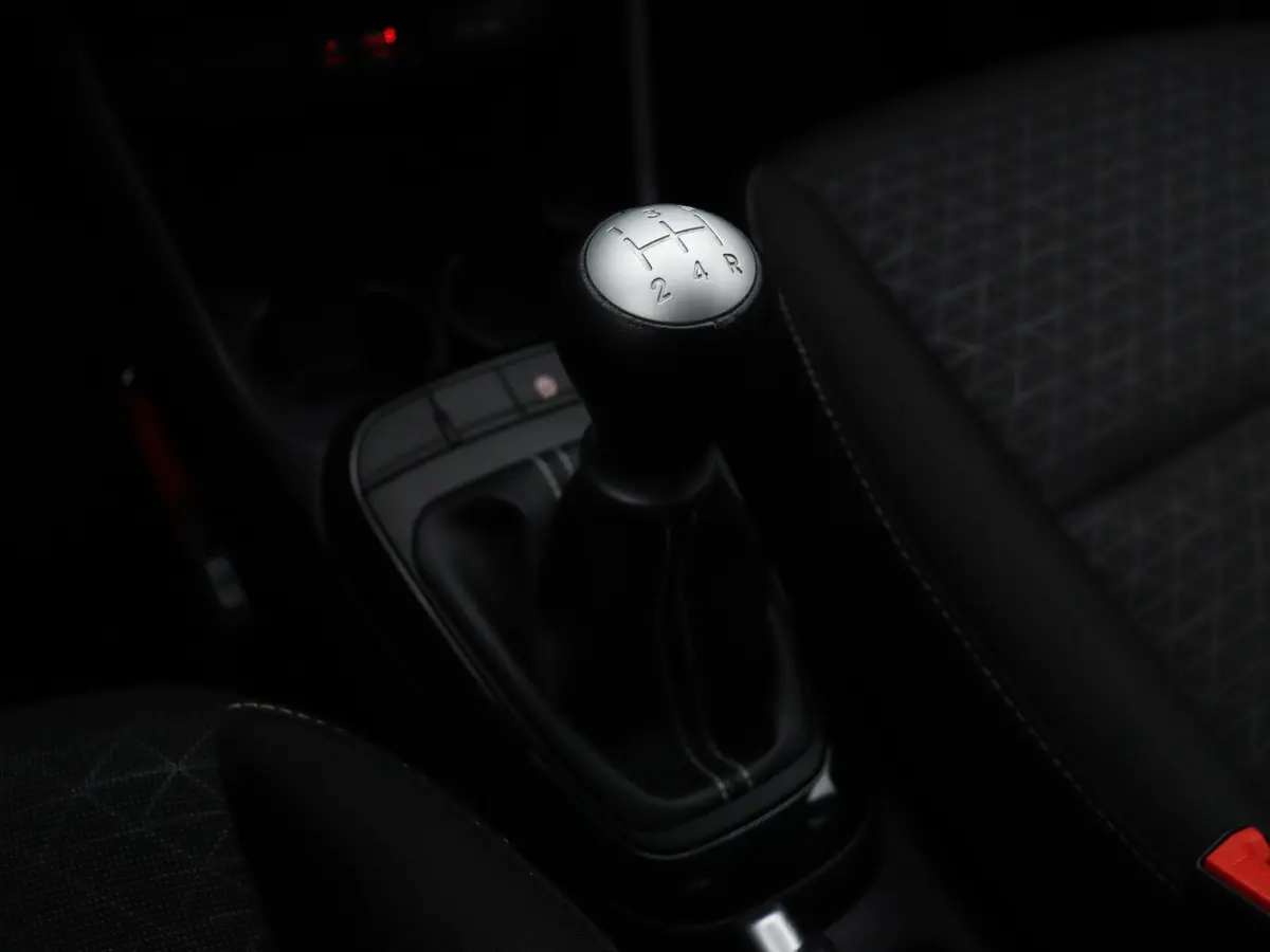 1.0 MPi DynamicPlusLine | Achteruitrijcamera | Climate Control | Apple Carplay & Android Auto |