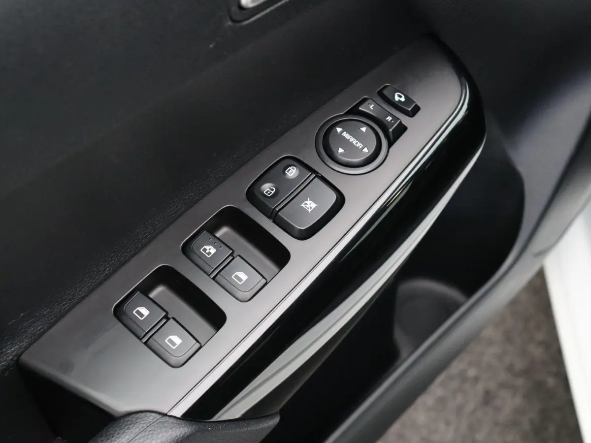 1.0 MPi DynamicPlusLine | Achteruitrijcamera | Climate Control | Apple Carplay & Android Auto |