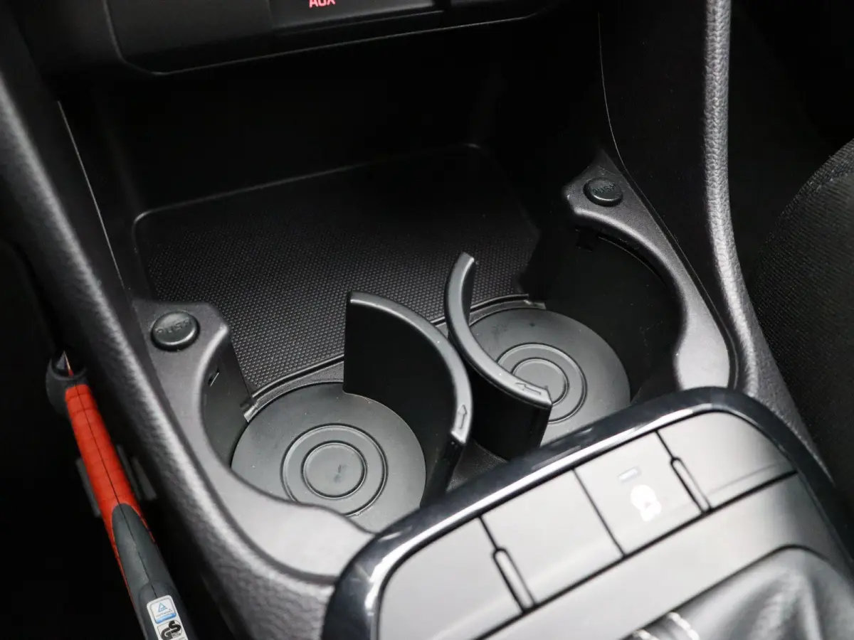 1.0 MPi DynamicPlusLine | Achteruitrijcamera | Climate Control | Apple Carplay & Android Auto |