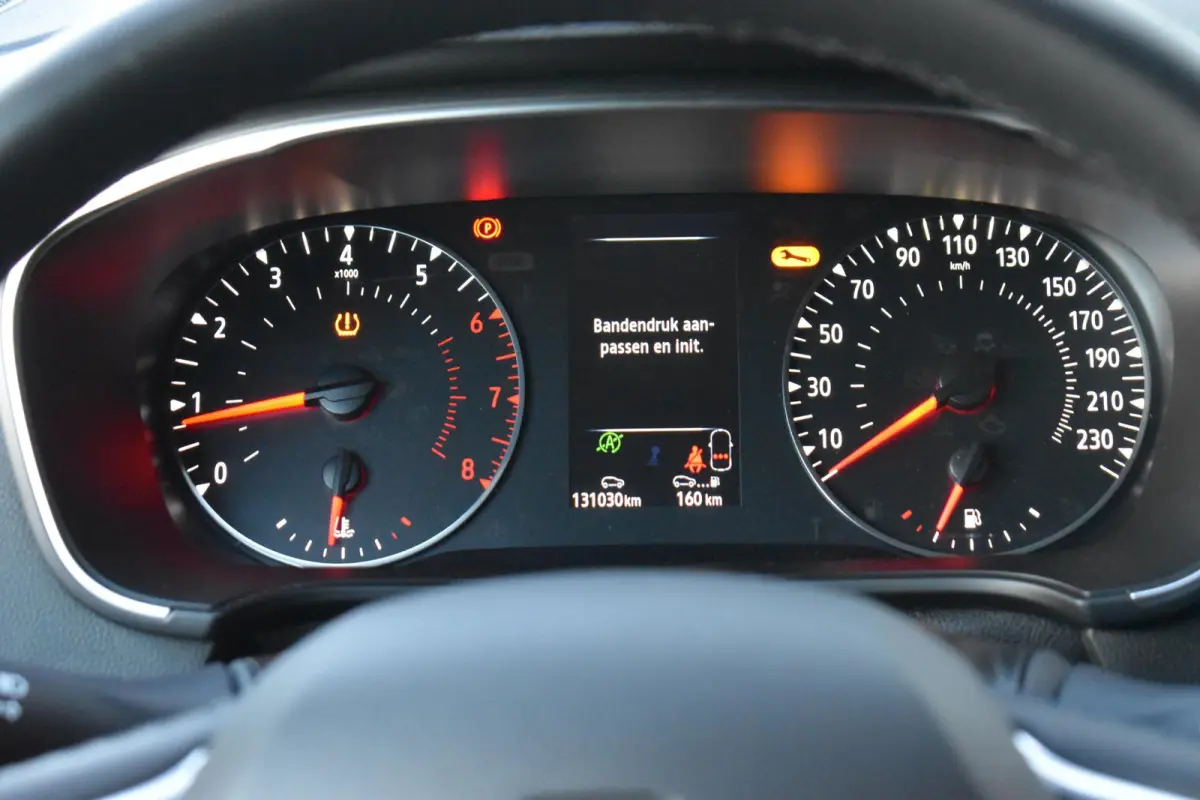 1.0 TCe ECC LMV NAVI CRUISE