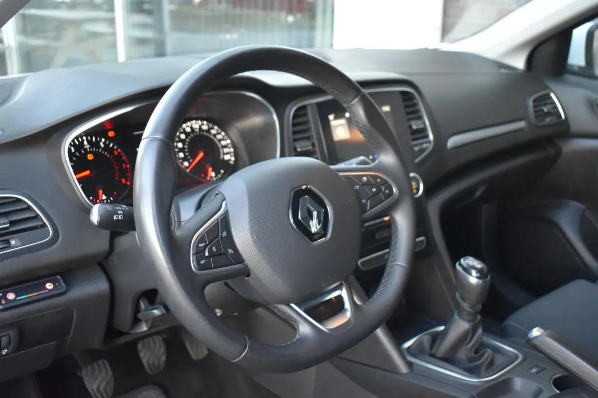 1.0 TCe ECC LMV NAVI CRUISE