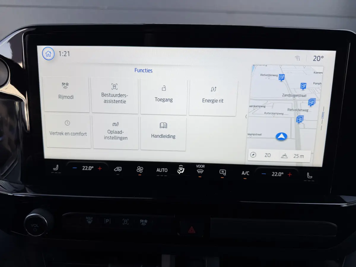 Cust. 320 L2H1 Limited 65 kWh 218 PK CarPlay/stoelverwarming/Cruise Control
