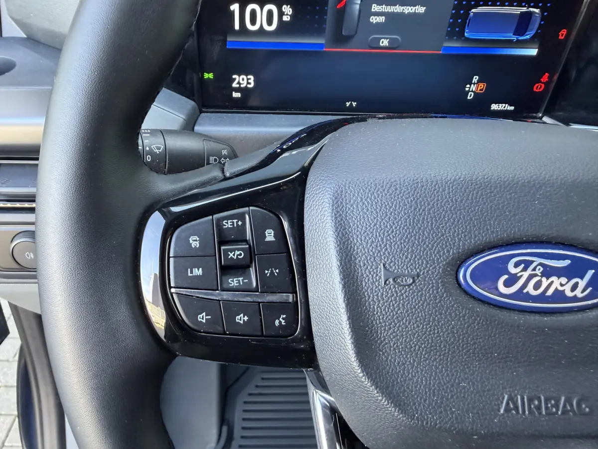 Cust. 320 L2H1 Limited 65 kWh 218 PK CarPlay/stoelverwarming/Cruise Control