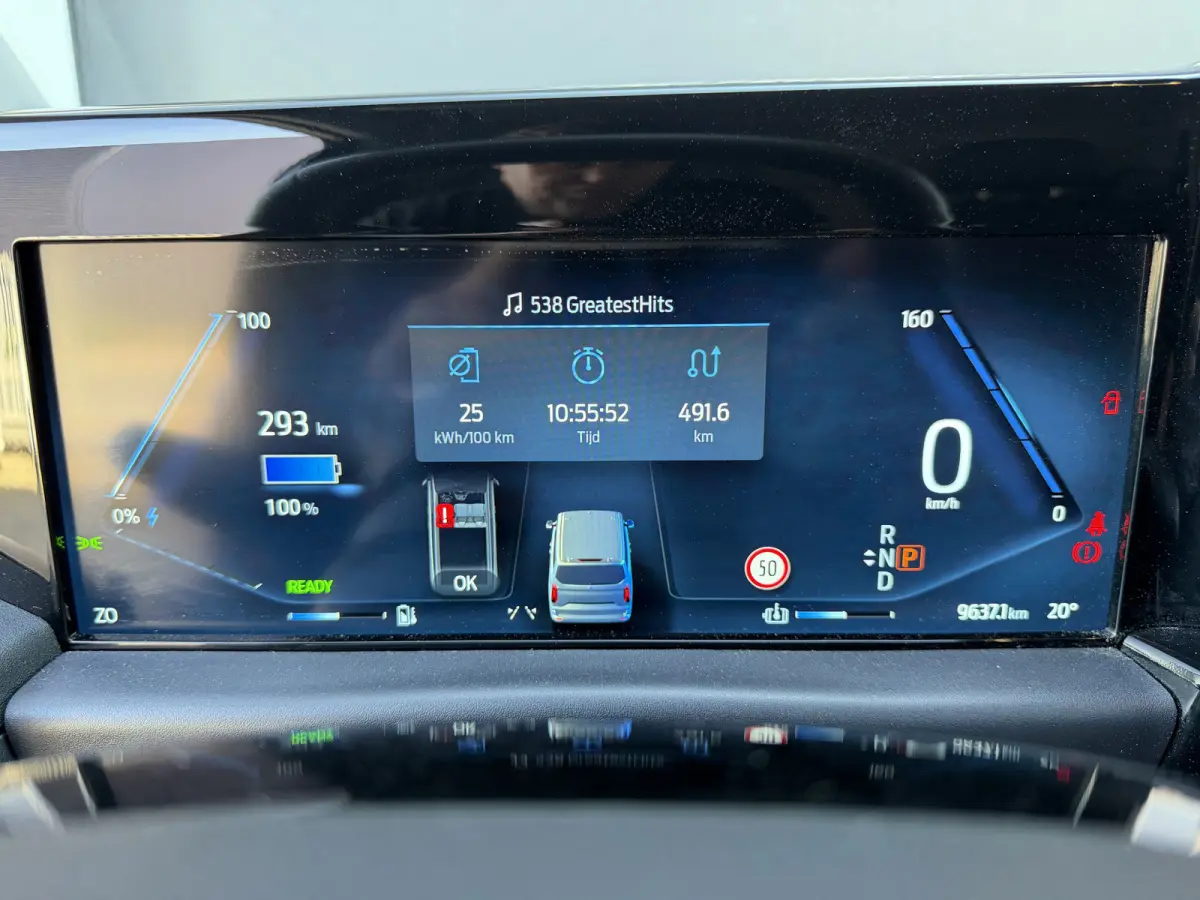 Cust. 320 L2H1 Limited 65 kWh 218 PK CarPlay/stoelverwarming/Cruise Control