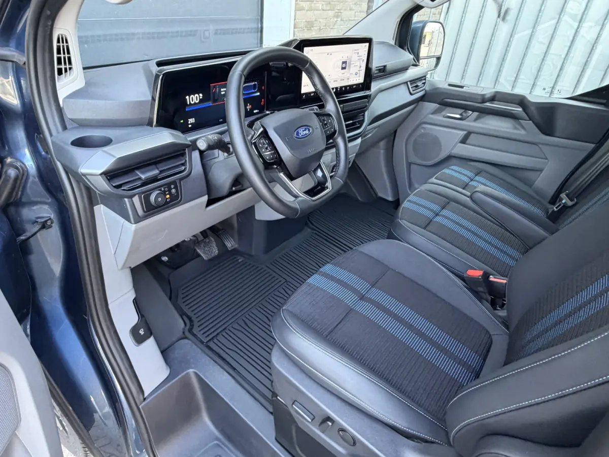 Cust. 320 L2H1 Limited 65 kWh 218 PK CarPlay/stoelverwarming/Cruise Control
