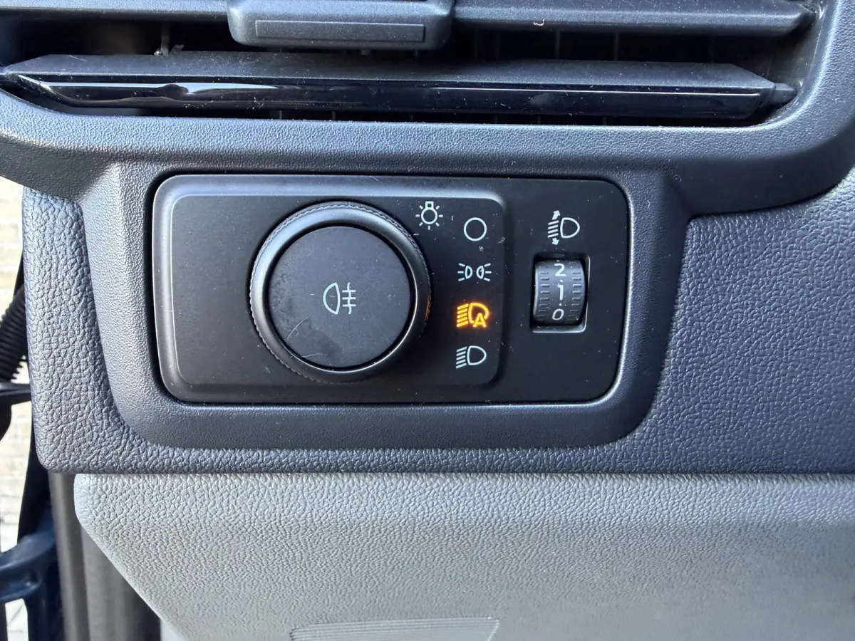 Cust. 320 L2H1 Limited 65 kWh 218 PK CarPlay/stoelverwarming/Cruise Control