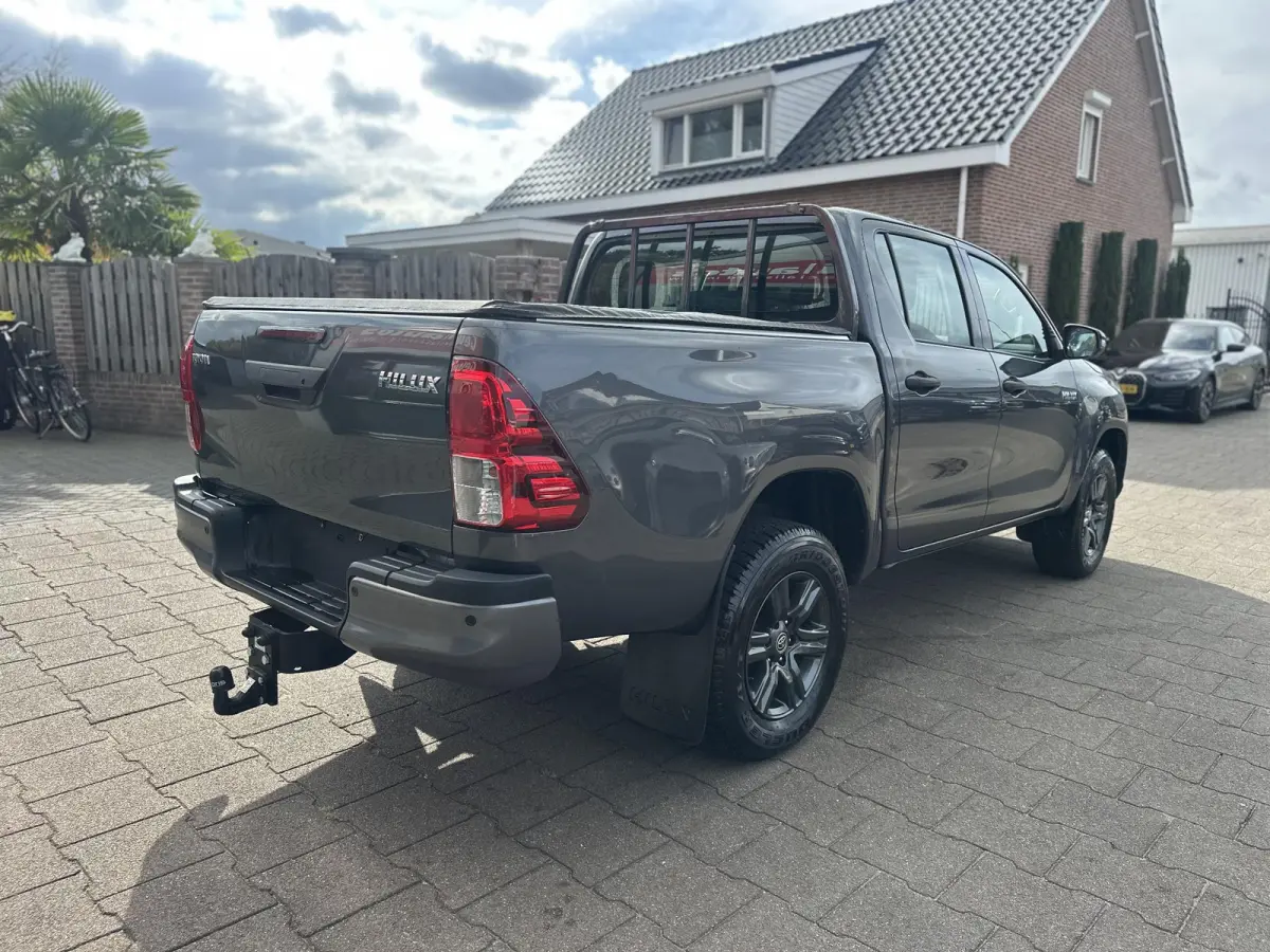 2.4 D-4D Double Cab Cool Comfort