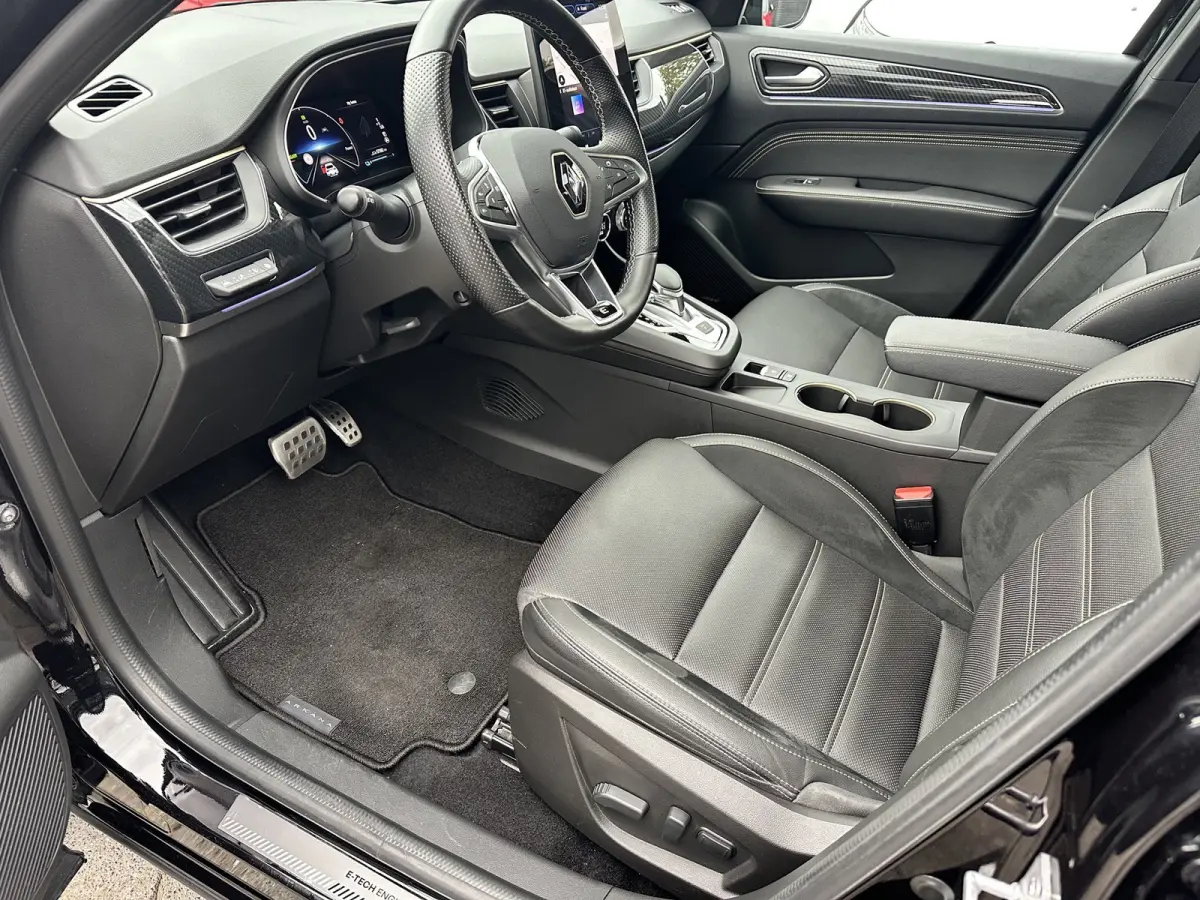 1.6 E-Tech hybrid 145 E-Tech engineered|Apple Android Carplay