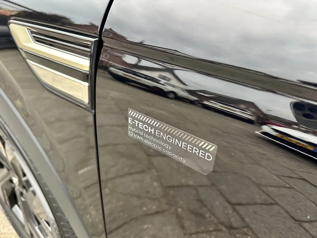 1.6 E-Tech hybrid 145 E-Tech engineered|Apple Android Carplay