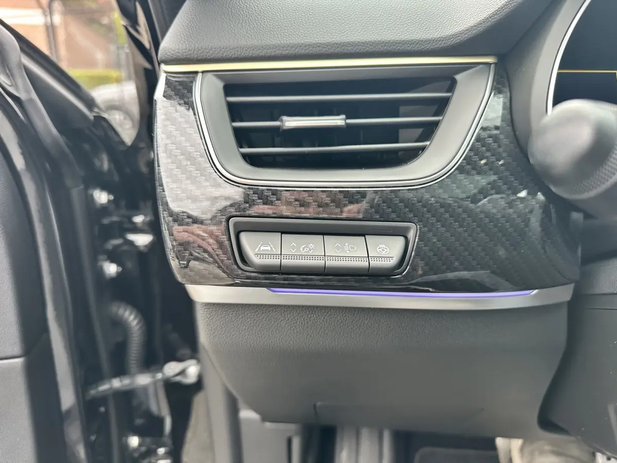 1.6 E-Tech hybrid 145 E-Tech engineered|Apple Android Carplay