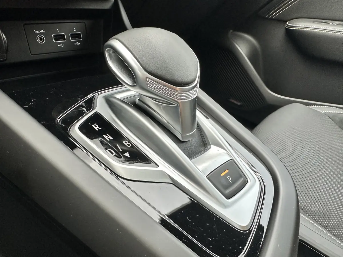 1.6 E-Tech hybrid 145 E-Tech engineered|Apple Android Carplay