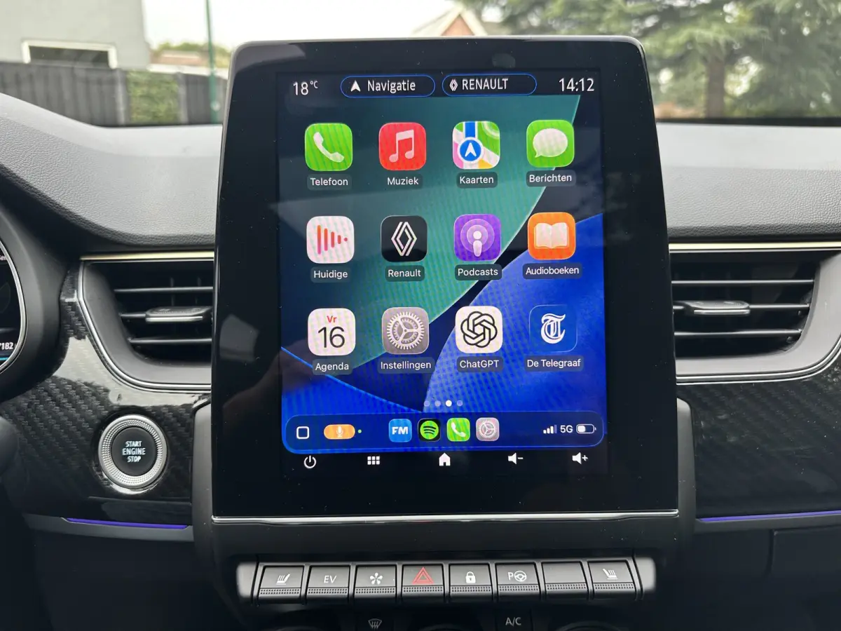 1.6 E-Tech hybrid 145 E-Tech engineered|Apple Android Carplay