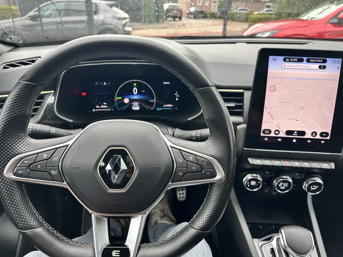 1.6 E-Tech hybrid 145 E-Tech engineered|Apple Android Carplay
