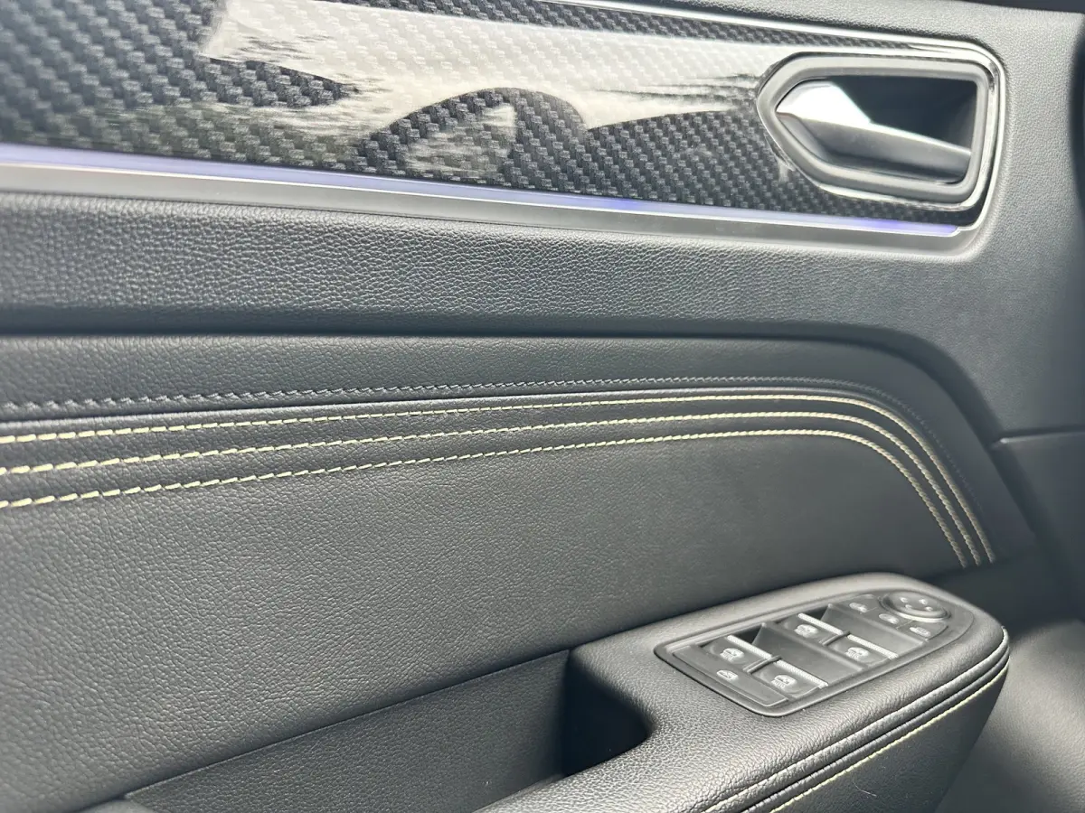 1.6 E-Tech hybrid 145 E-Tech engineered|Apple Android Carplay