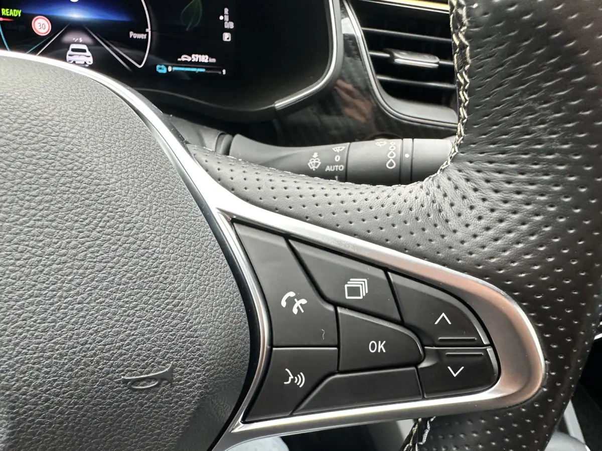 1.6 E-Tech hybrid 145 E-Tech engineered|Apple Android Carplay