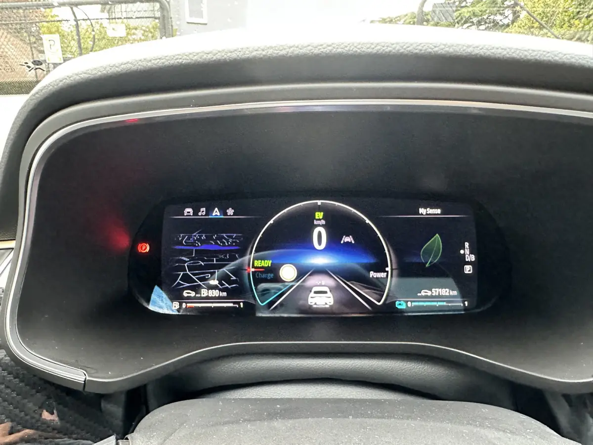 1.6 E-Tech hybrid 145 E-Tech engineered|Apple Android Carplay