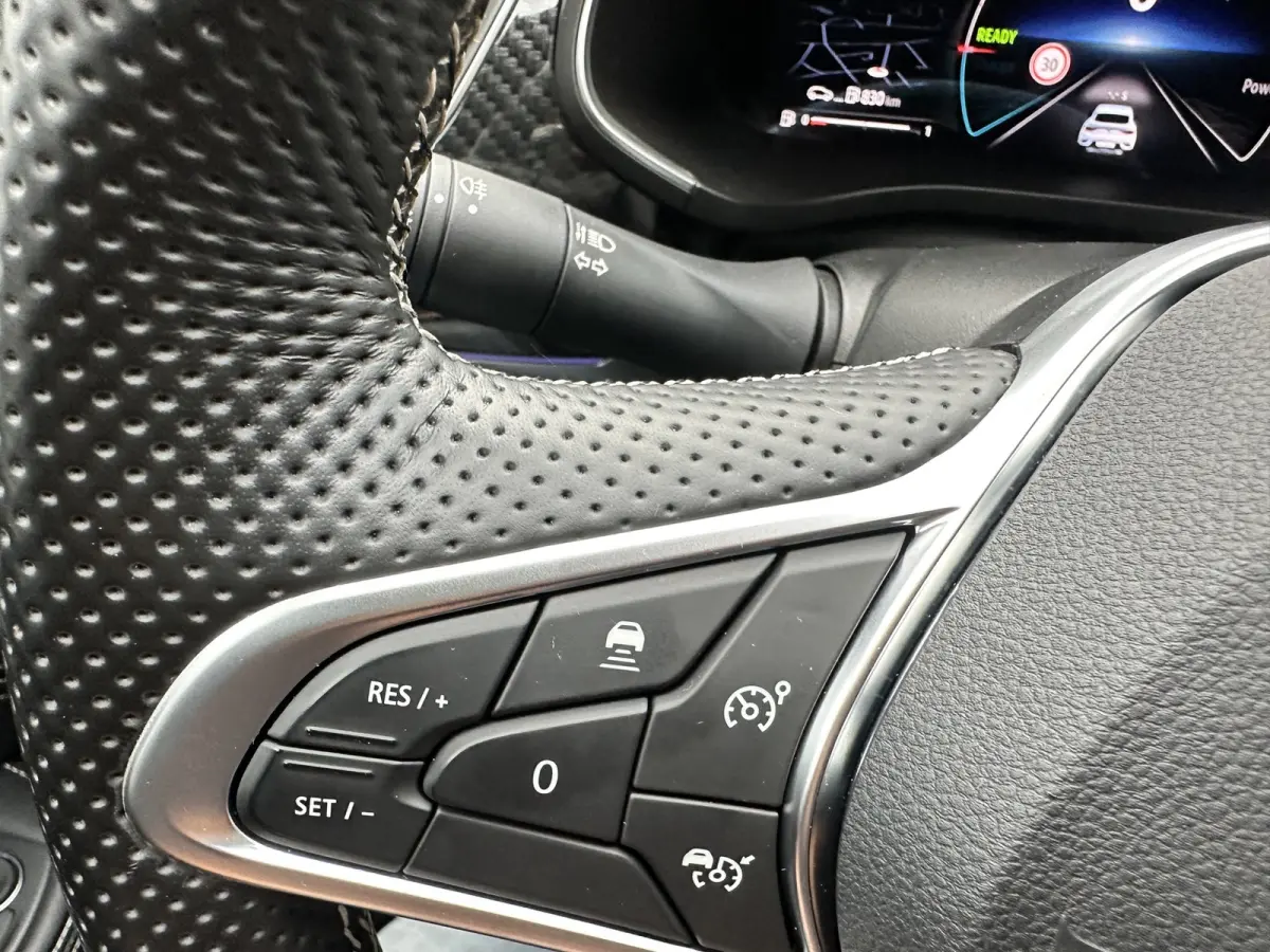 1.6 E-Tech hybrid 145 E-Tech engineered|Apple Android Carplay