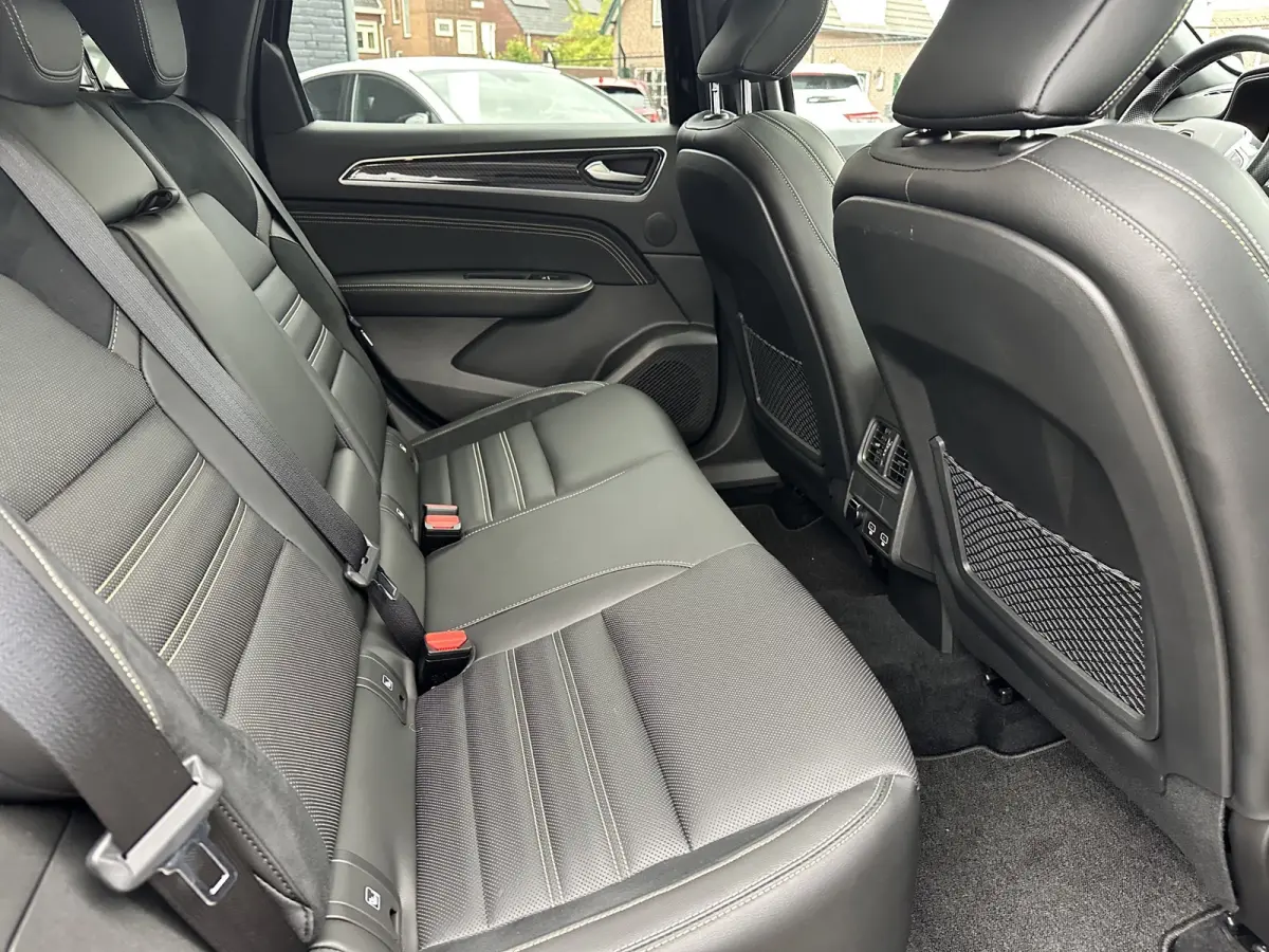 1.6 E-Tech hybrid 145 E-Tech engineered|Apple Android Carplay