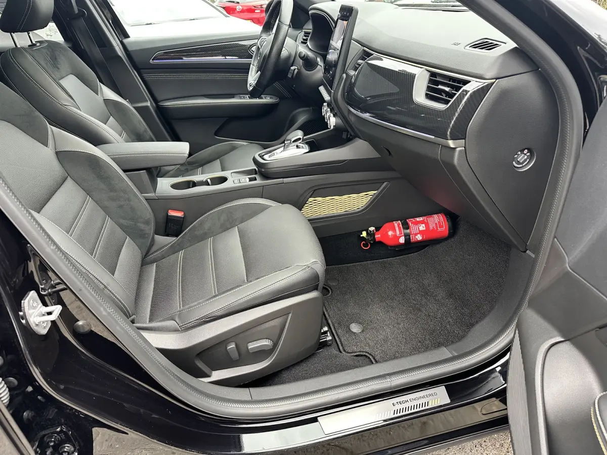 1.6 E-Tech hybrid 145 E-Tech engineered|Apple Android Carplay