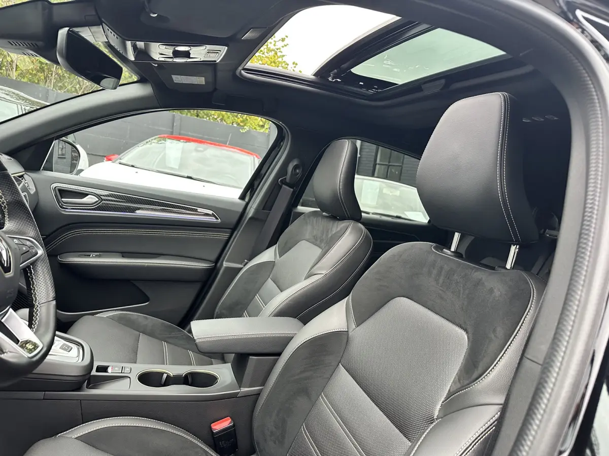 1.6 E-Tech hybrid 145 E-Tech engineered|Apple Android Carplay