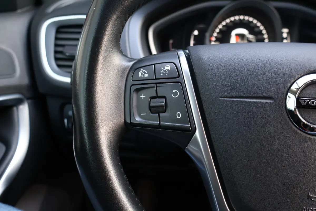 2.0 D4 Inscription Automaat 190pk | Leer | Stoelverwarming | Adaptieve Cruise Control | Camera | BLIS