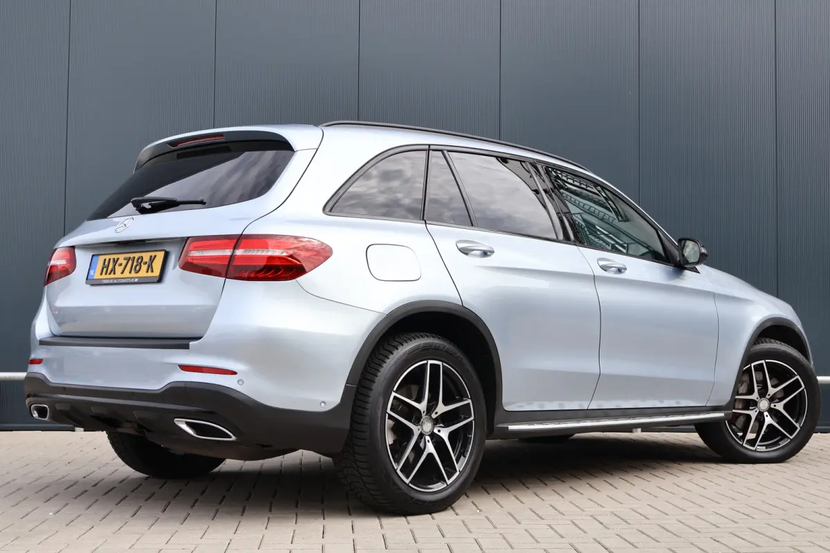 250 d 4MATIC AMG Line | Luchtvering | Trekhaak | 2500kg trekgewicht | Camera | Stoelverwarming | Leer / Alcantara | NL auto!