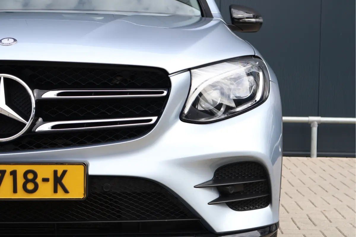 250 d 4MATIC AMG Line | Luchtvering | Trekhaak | 2500kg trekgewicht | Camera | Stoelverwarming | Leer / Alcantara | NL auto!