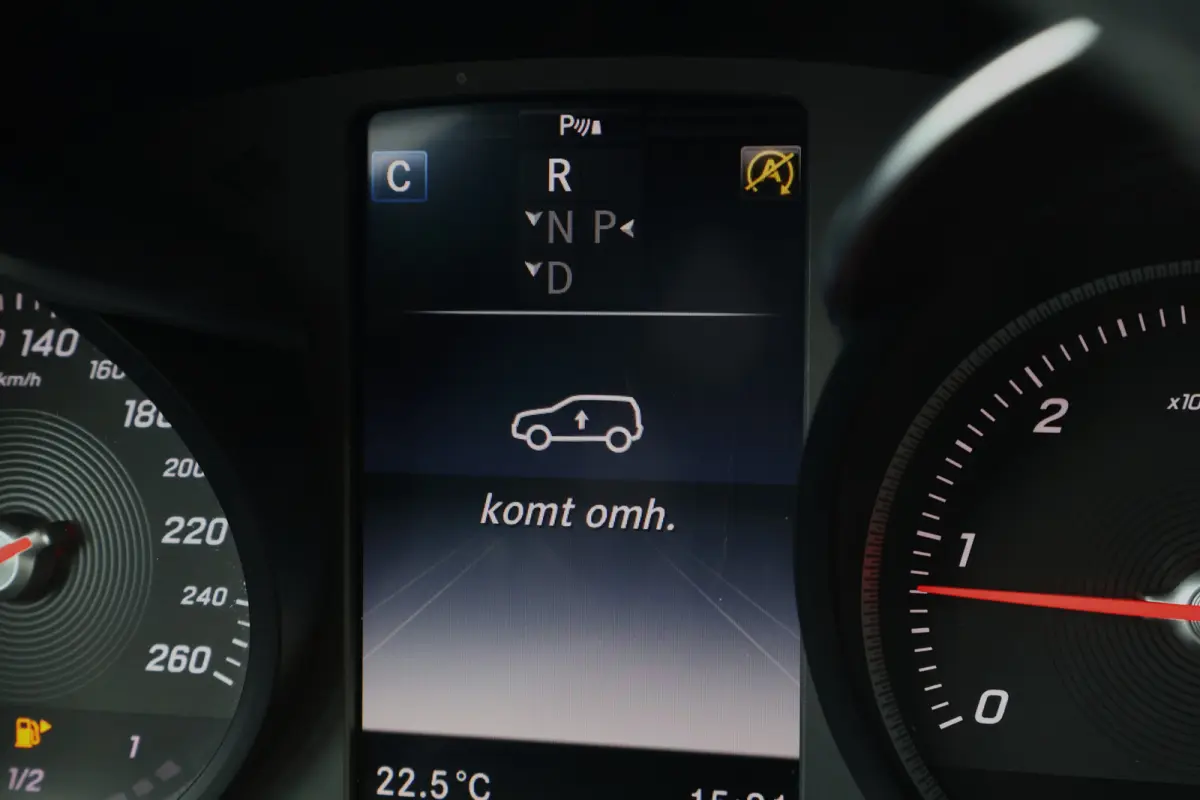 250 d 4MATIC AMG Line | Luchtvering | Trekhaak | 2500kg trekgewicht | Camera | Stoelverwarming | Leer / Alcantara | NL auto!
