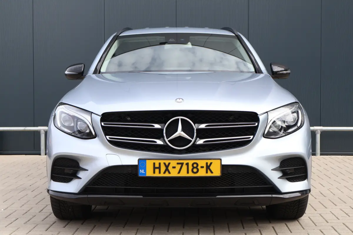 250 d 4MATIC AMG Line | Luchtvering | Trekhaak | 2500kg trekgewicht | Camera | Stoelverwarming | Leer / Alcantara | NL auto!