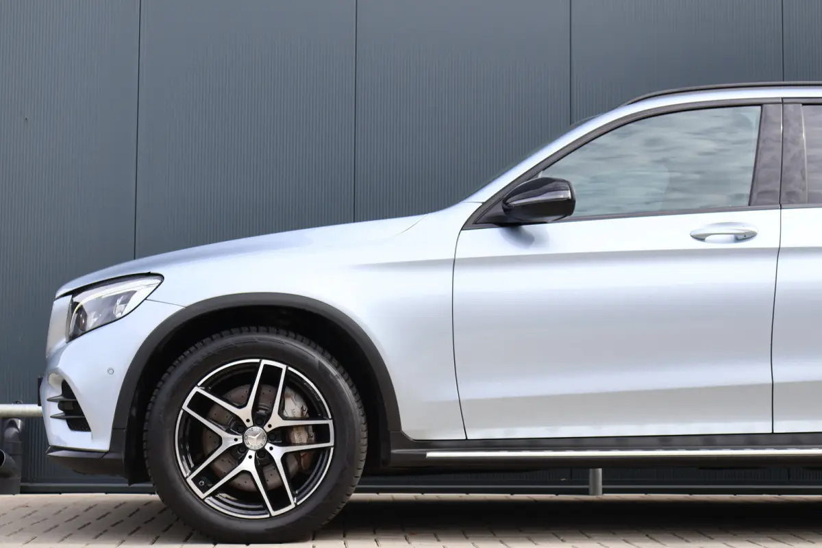 250 d 4MATIC AMG Line | Luchtvering | Trekhaak | 2500kg trekgewicht | Camera | Stoelverwarming | Leer / Alcantara | NL auto!