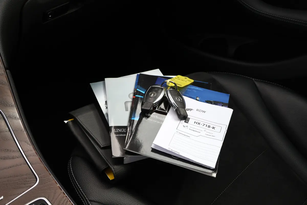 250 d 4MATIC AMG Line | Luchtvering | Trekhaak | 2500kg trekgewicht | Camera | Stoelverwarming | Leer / Alcantara | NL auto!