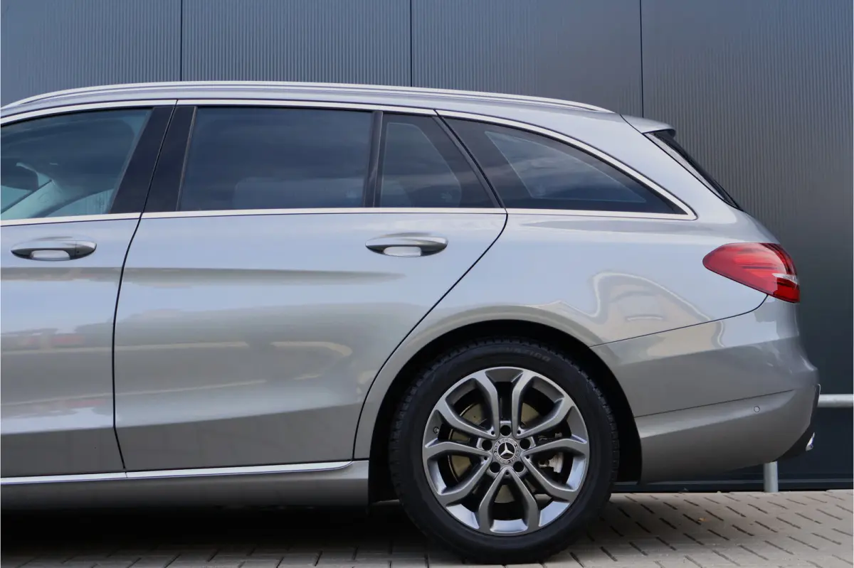 2.2 CDI Ambition Automaat | Wegkl. Trekhaak | Camera | Comand | Stoelverwarming | Half leder | 1800kg trekgewicht