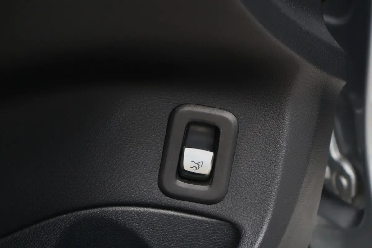 2.2 CDI Ambition Automaat | Wegkl. Trekhaak | Camera | Comand | Stoelverwarming | Half leder | 1800kg trekgewicht