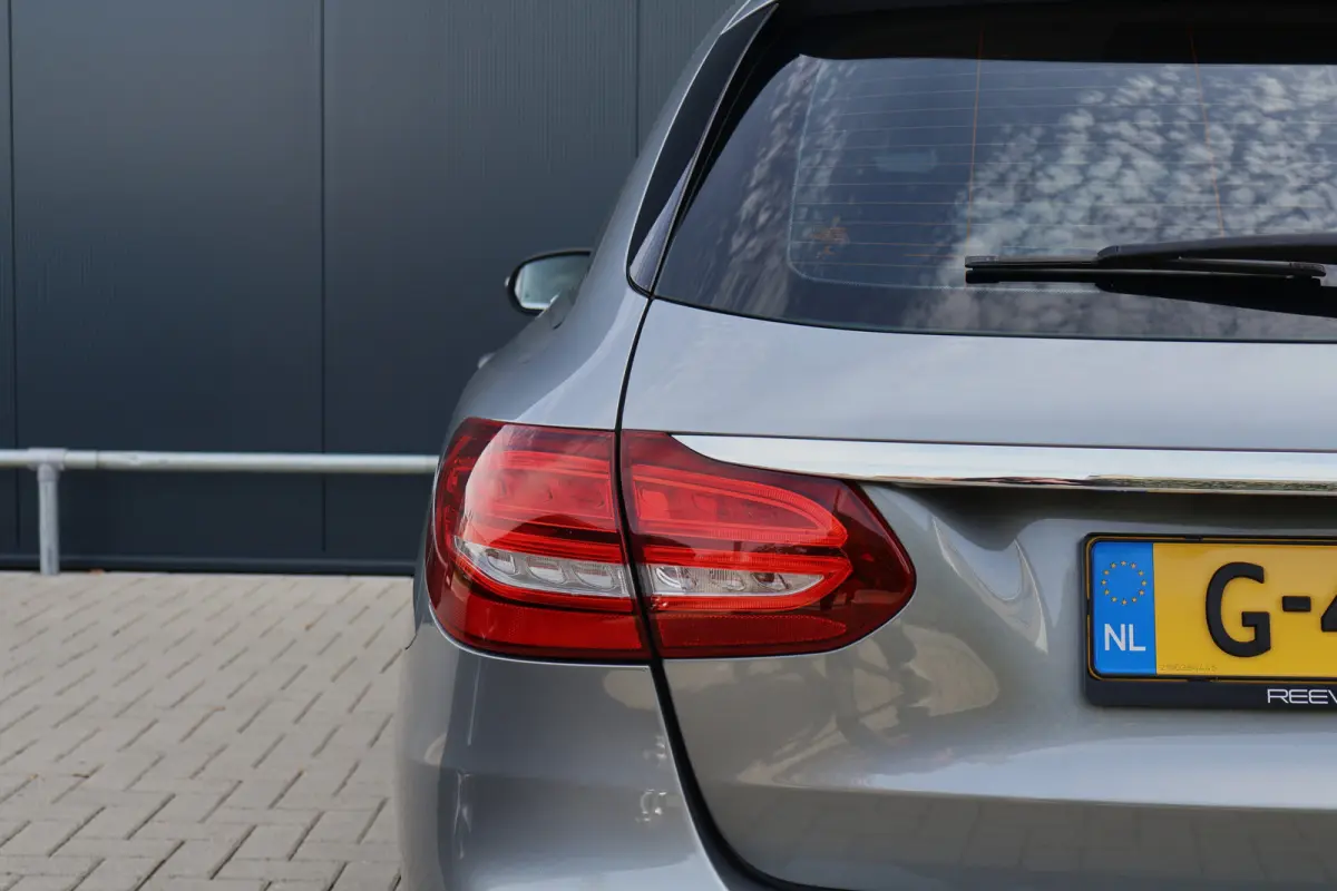2.2 CDI Ambition Automaat | Wegkl. Trekhaak | Camera | Comand | Stoelverwarming | Half leder | 1800kg trekgewicht