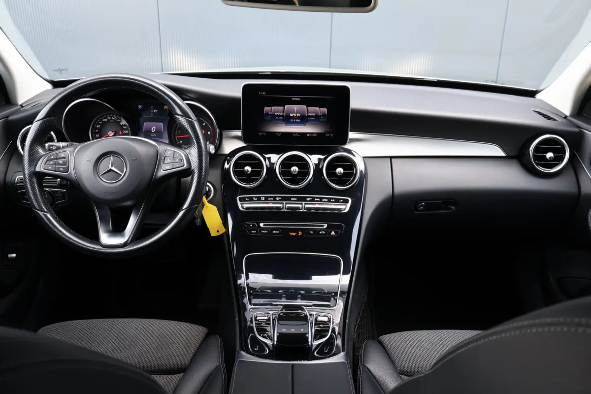 2.2 CDI Ambition Automaat | Wegkl. Trekhaak | Camera | Comand | Stoelverwarming | Half leder | 1800kg trekgewicht