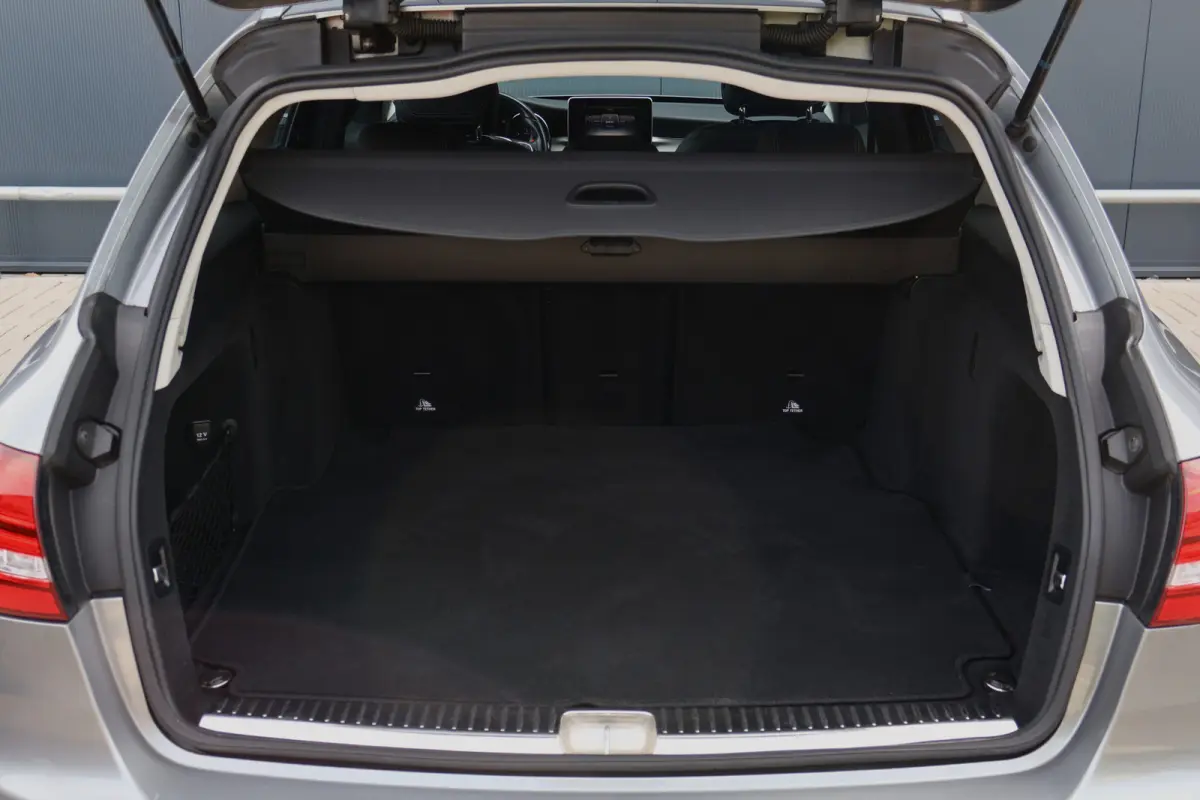 2.2 CDI Ambition Automaat | Wegkl. Trekhaak | Camera | Comand | Stoelverwarming | Half leder | 1800kg trekgewicht