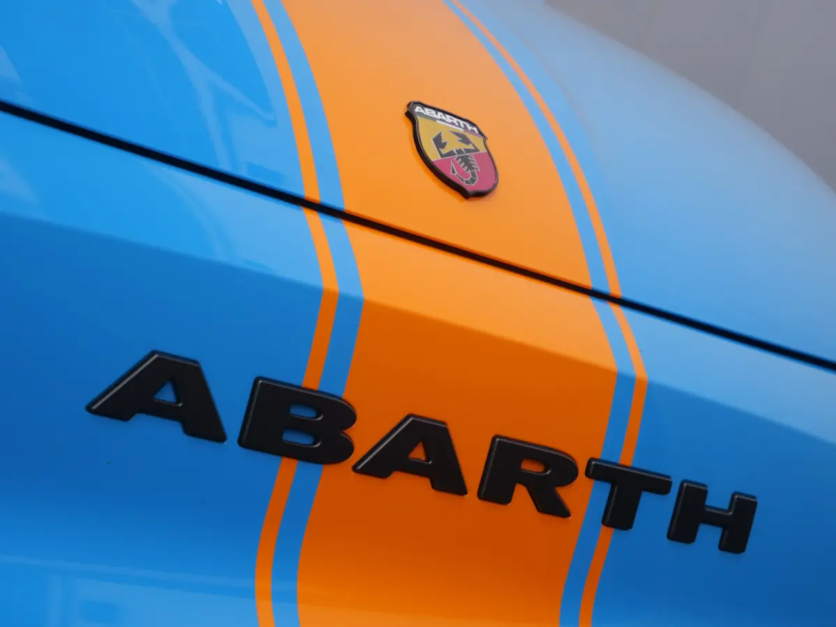 Abarth Turismo 42 kWh 155Pk Automaat Navigatie / LED / Panoramadak / Camera / SOH 95%