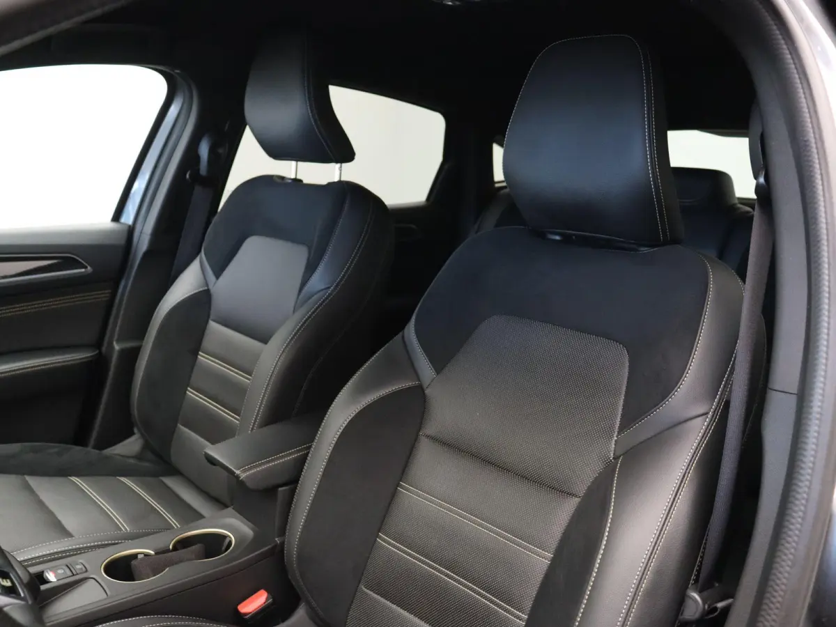 E-Tech hybrid 145pk E-Tech engineered | Trekhaak | Lederen bekleding | Elek. stoelen | Stoel- en stuurwielverwarming |